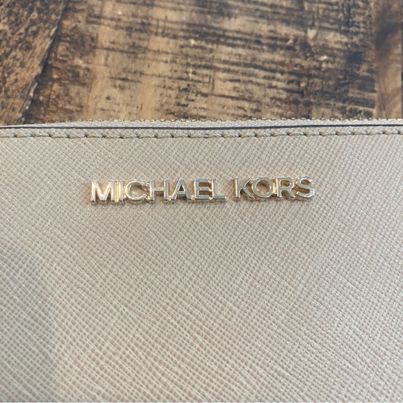 Michael Kors Tan Leather Jet Set Small Top Zip Coin Pouch with Key Chain - Picture 5 of 12